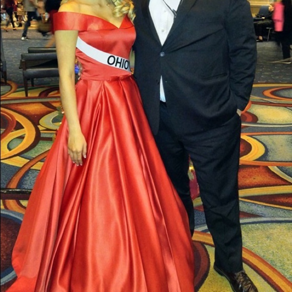 Custom-Made Red Gown - Picture 3 of 3